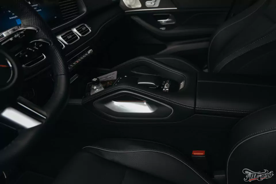 Окрас деталей Mercedes GLS после некачественных работ, оклейка полиуретаном, окрас дисков и суппортов, антихром, комплекс детейлинг-услуг
